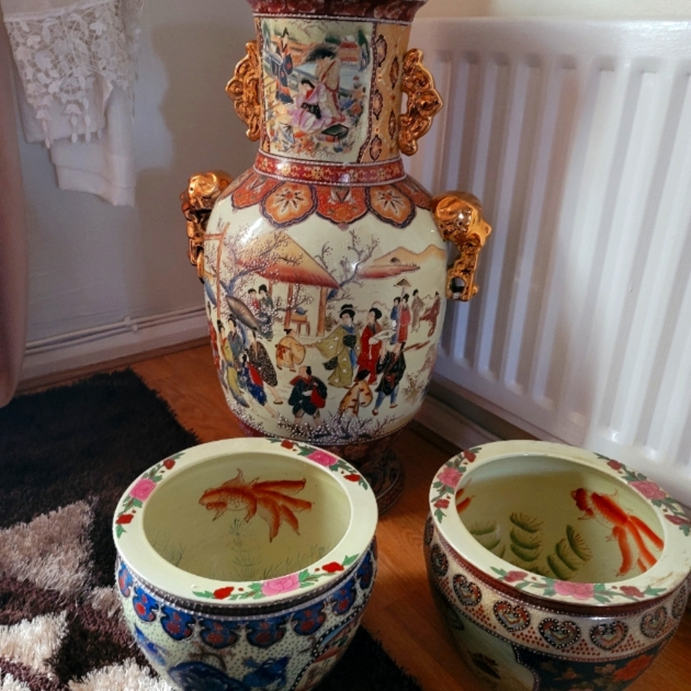 3 Garden vases